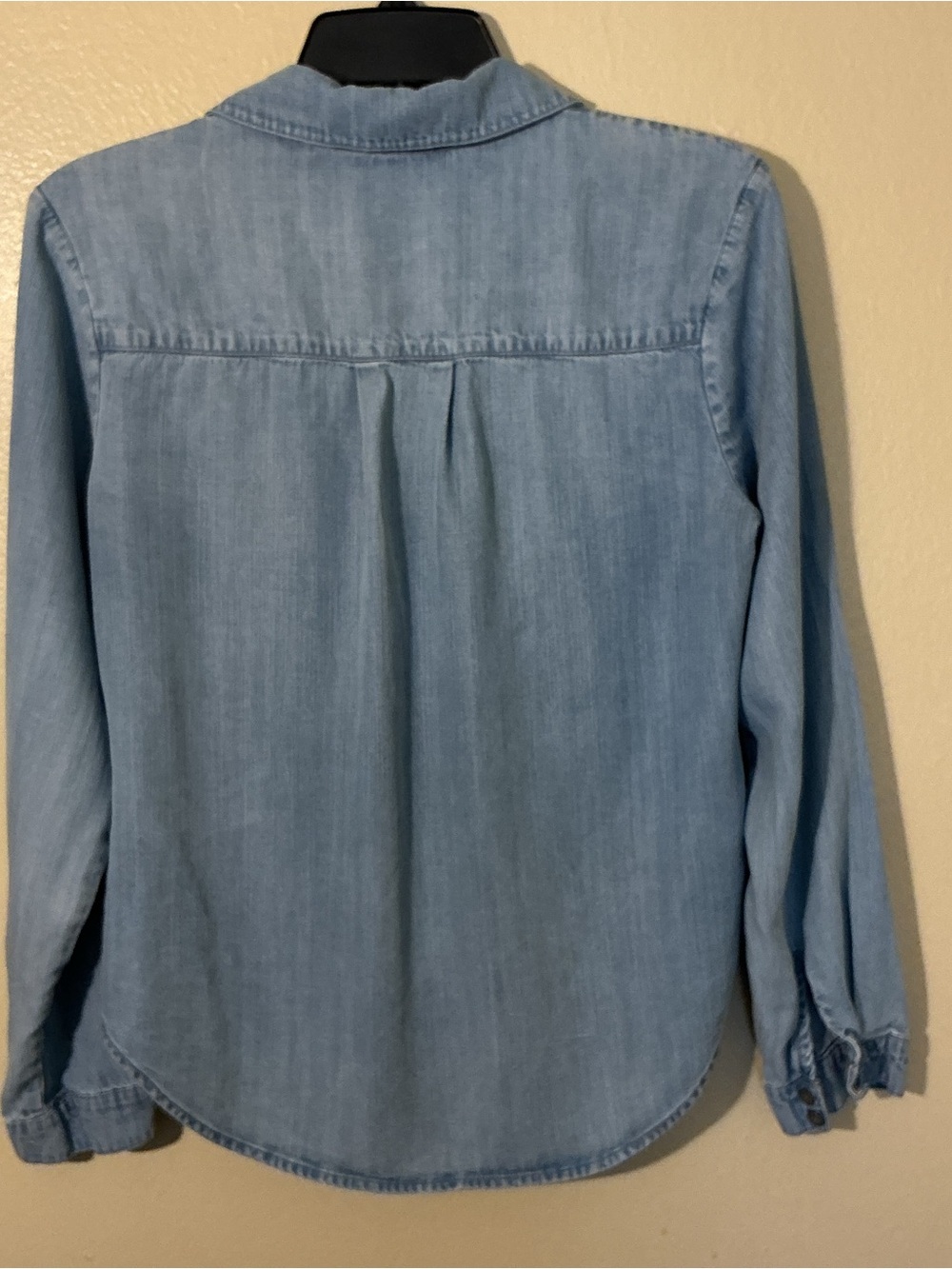 cloth & stone Light Blue Ruched-Front Chambray Button-Down - Picture 11 of 12